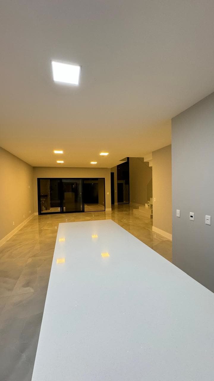 Sala integrada com ilha