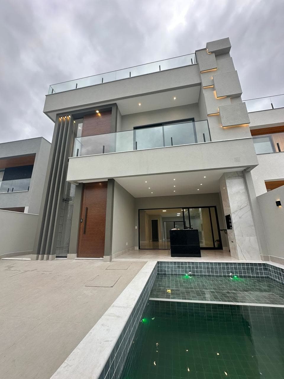 Fachada da residência durante o dia